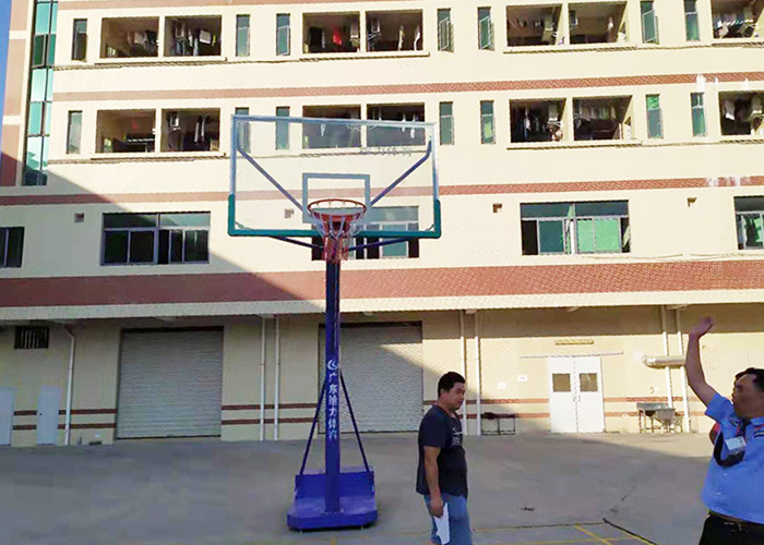 移動(dòng)籃球架