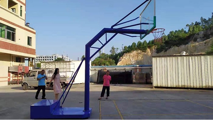移動(dòng)籃球架