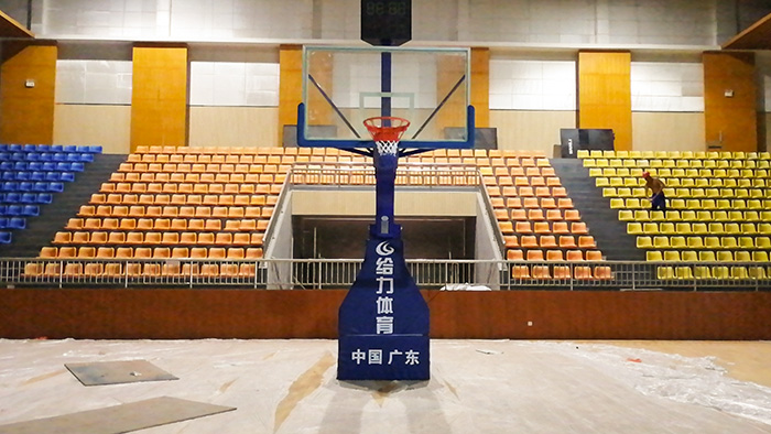 移動(dòng)籃球架