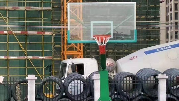 移動(dòng)籃球架