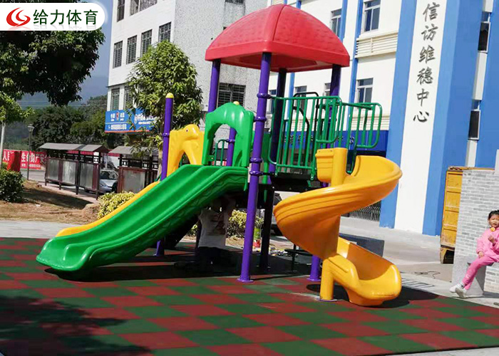 小區兒童滑梯