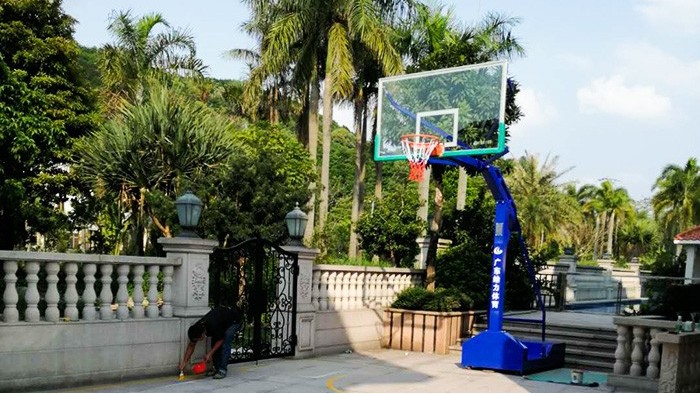 籃球架一個(gè)要多少錢(qián)